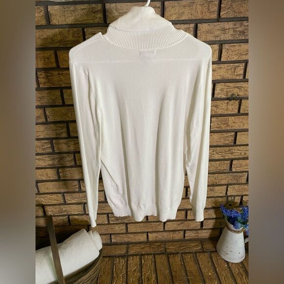 Calvin Klein ivory turtle neck - Picture 3 of 6